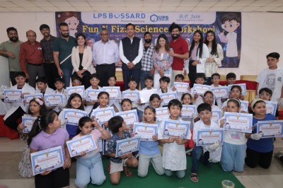 LPS Bossard organized the "Fun and Fizz" science workshop for kids at Shaheed Madan Lal Dhingra Community Centre.